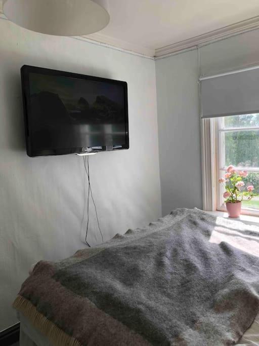 Egen Stuga Och Vedeldad Bastu Linghed Buitenkant foto