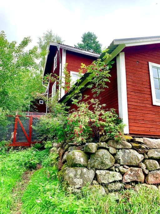 Egen Stuga Och Vedeldad Bastu Linghed Buitenkant foto